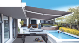 SOLIS store terrasse balcon magasin bras articule motorise coffre protection solaire